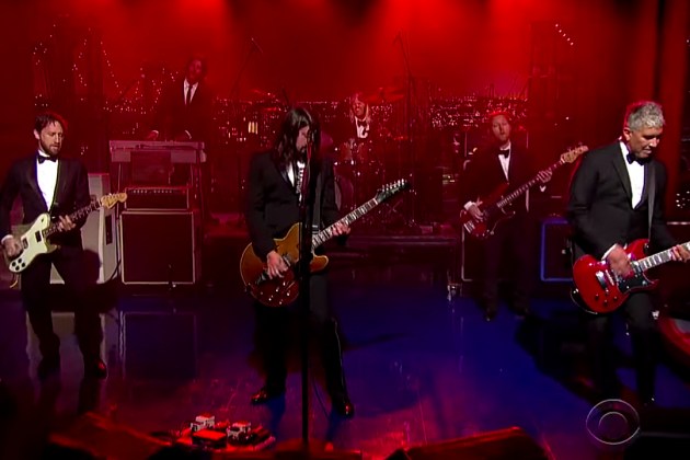 Foo Fighters despidió a David Letterman en su último programa