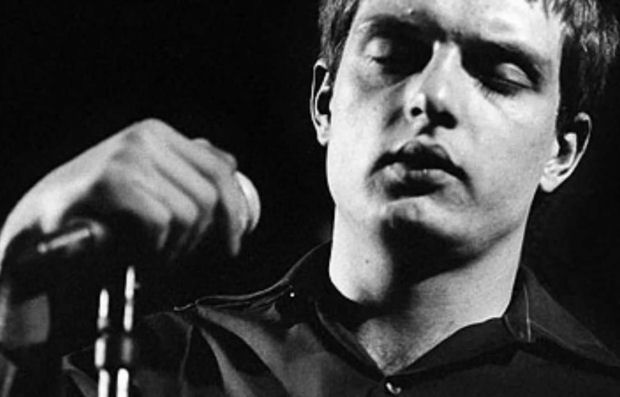 Hace 35 años se suicidaba Ian Curtis, voz de Joy Division
