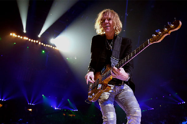 Tom Hamilton, bajista de Aerosmith, saldrá de gira con Thin Lizzy