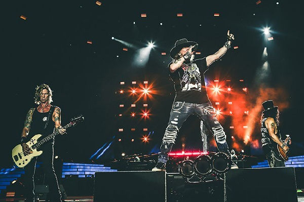 Axl Rose no quiso cancelar un show de Guns N’ Roses por enfermedad, pero se vio obligado a acortarlo