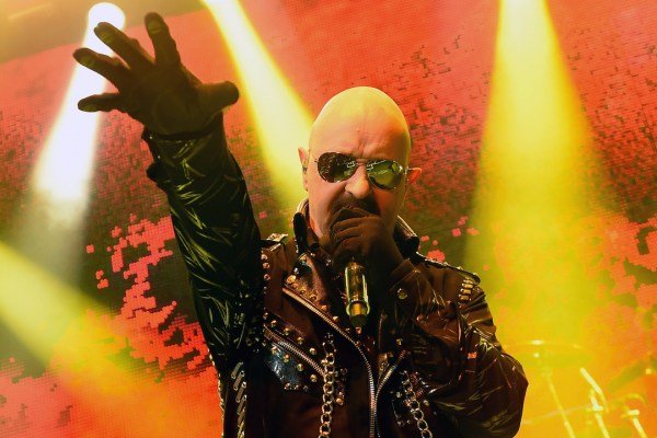 Según Rob Halford, al próximo álbum de Judas Priest solo le faltan las voces