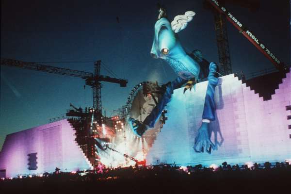 Hace 30 años, Roger Waters reclamaba parte del legado de Pink Floyd con el descomunal “The Wall: Live in Berlin”