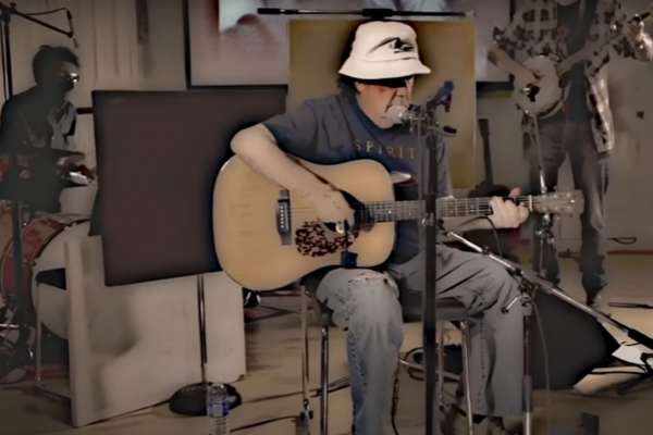 A los 78 años, el hermano mayor de Neil Young lanza su primera canción