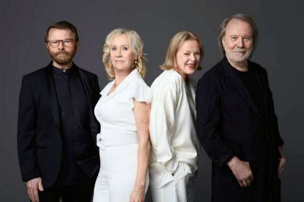 ABBA debuta en el número uno del Reino Unido con “Voyage”, el vinilo de venta más rápida del siglo