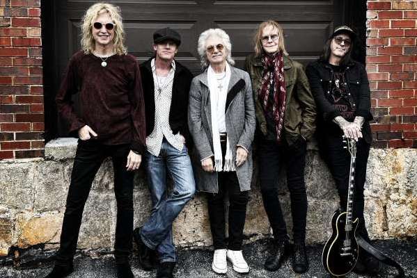 Close Enemies, con Tom Hamilton de Aerosmith, firma con TLG|ROCK