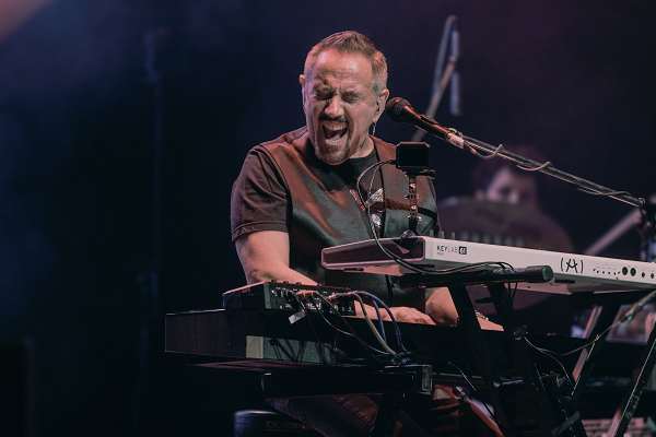 Alejandro Lerner anuncia la llegada de un nuevo disco de estudio con «Déjame volver»