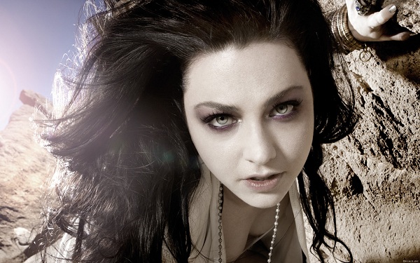 Amy Lee dice que su sello discográfico quería sumar a Evanescence un cantante masculino para hacer más «familiar» a la banda