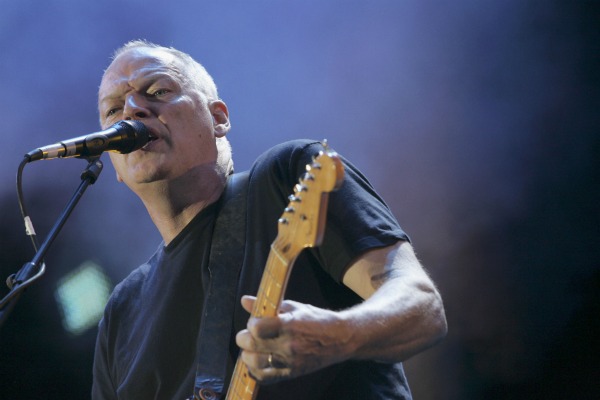 Escuchá el nuevo single de David Gilmour, «Rattle That Lock»