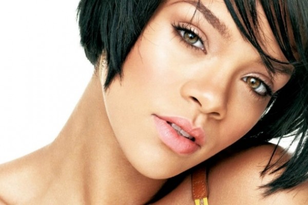 Rihanna estrenó el clip de “Sledgehammer”, del filme “Star Trek: sin límites”