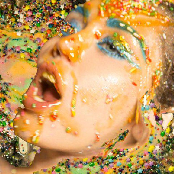 Miley Cyrus lanzó en la web un álbum gratuito