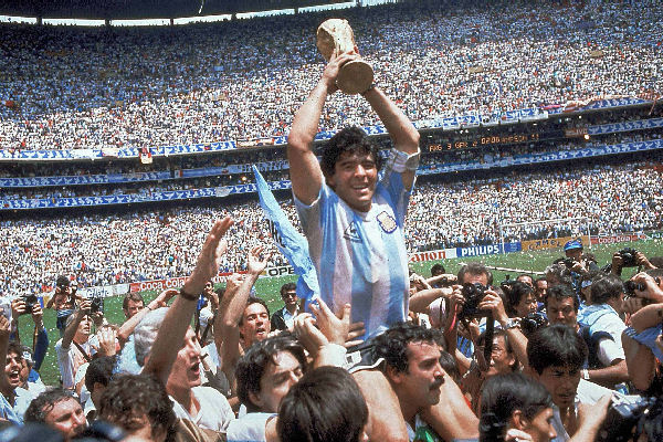 Juanse y Barrio Viejo encabezan un homenaje a Diego Maradona