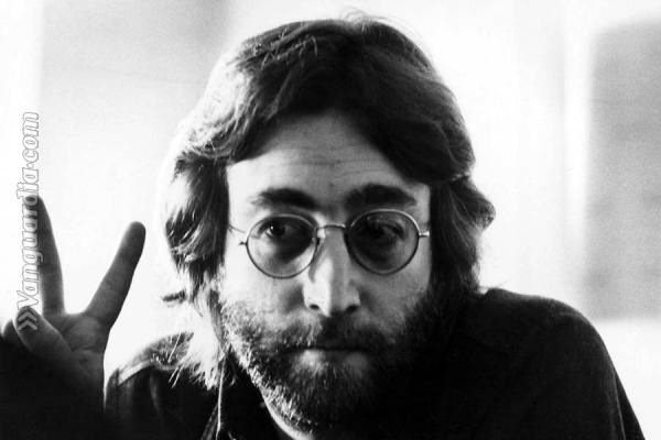 Publican un video inédito de John Lennon y George Harrison tocando en el estudio