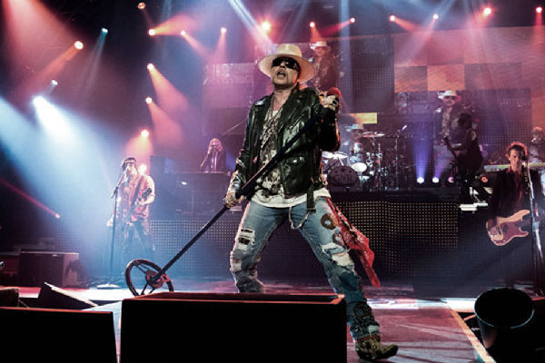 Guns N’ Roses dio un show sorpresa en Los Ángeles y anunció fechas de su gira