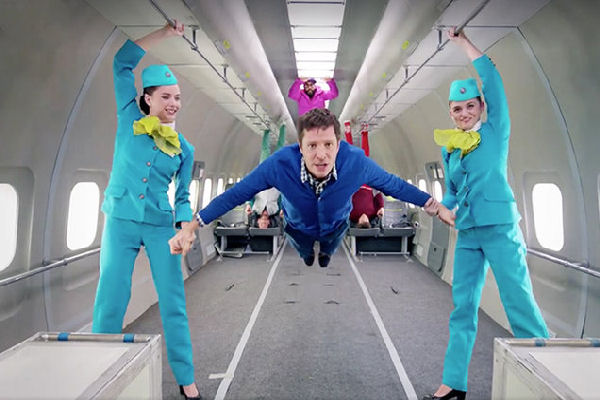 Jimmy Kimmel unió a OK Go y The Go-Go’s en el supergrupo OK-Go-Go’s