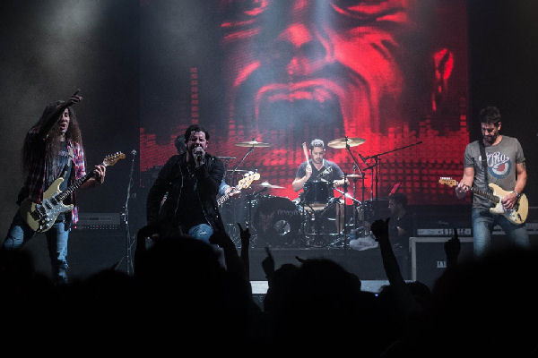 Lörihen estrenó un cover de AC/DC con el «Tano» Marciello como invitado