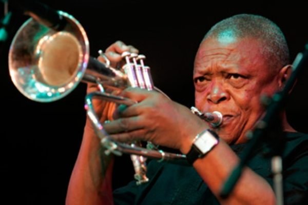 Falleció el trompetista de jazz y activista Hugh Masekela