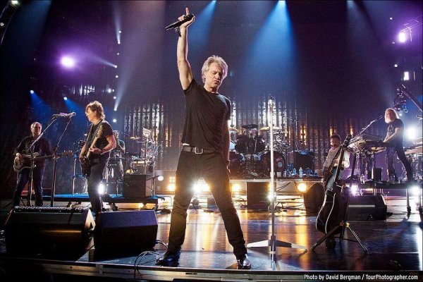 Bon Jovi comparte un video de ucranianos construyendo barricadas al ritmo de “It’s My Life”