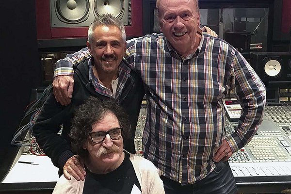 Geoff Emerick, ingeniero de The Beatles, grabó un tema con Alejandro Lerner y Charly García