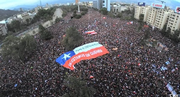 En apoyo a las protestas, artistas chilenos graban una versión de “El derecho de vivir en paz”, de Víctor Jara