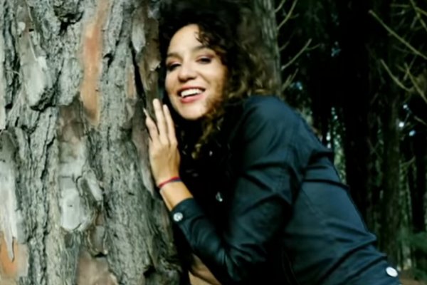 Daniela Herrero se asoció con Fito Páez en su canción «Iluminarte»