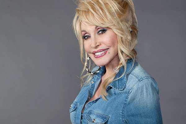 Dolly Parton comparte «World on Fire», el primer single de «Rockstar»