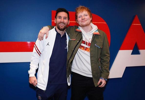 Tras su primer gol con el PSG, Lionel Messi se encontró con Ed Sheeran