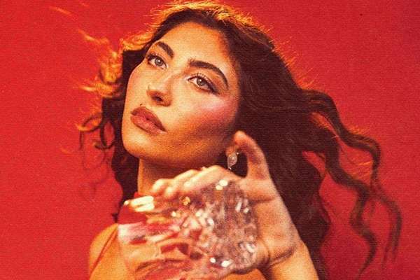 Toni Cornell, hija de Chris Cornell, presenta su nueva canción «Campari»