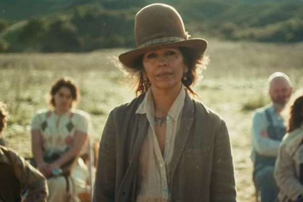 Linda Perry anuncia su álbum «Let It Die Here» y comparte el primer single, «Beautiful»