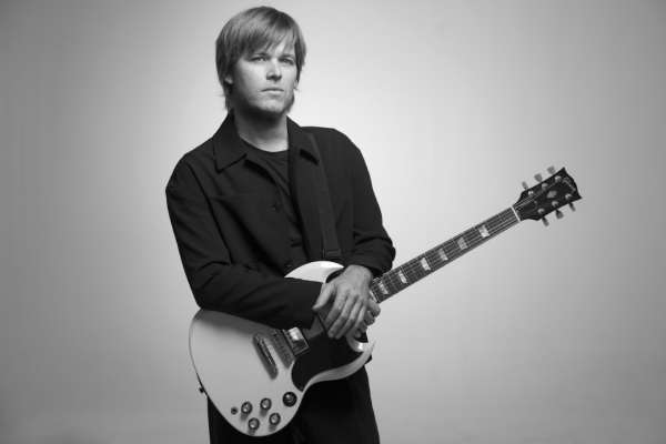 Benjamín Amadeo presenta «Mil disparos», un adelanto de su próximo álbum