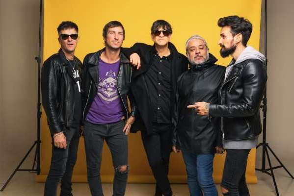 Jóvenes Pordioseros festeja en el Teatro Vorterix sus 25 años de rock